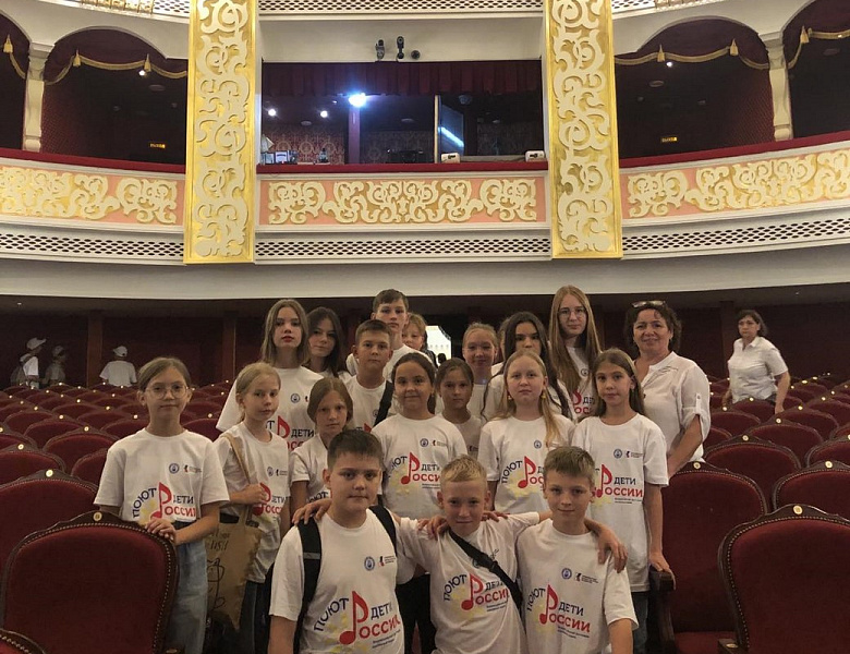 Всероссийский фестиваль школьных хоров «Поют дети России»
