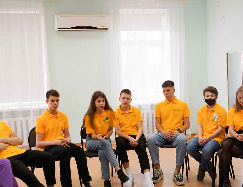  Дискуссионный клуб для обучающихся образовательных организаций Самарской области «О воспитании и не только…».